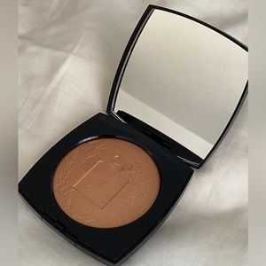 Chanel oversize illuminating face powder